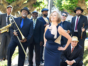 LAVAY SMITH & HER RED HOT SKILLET LICKERS 